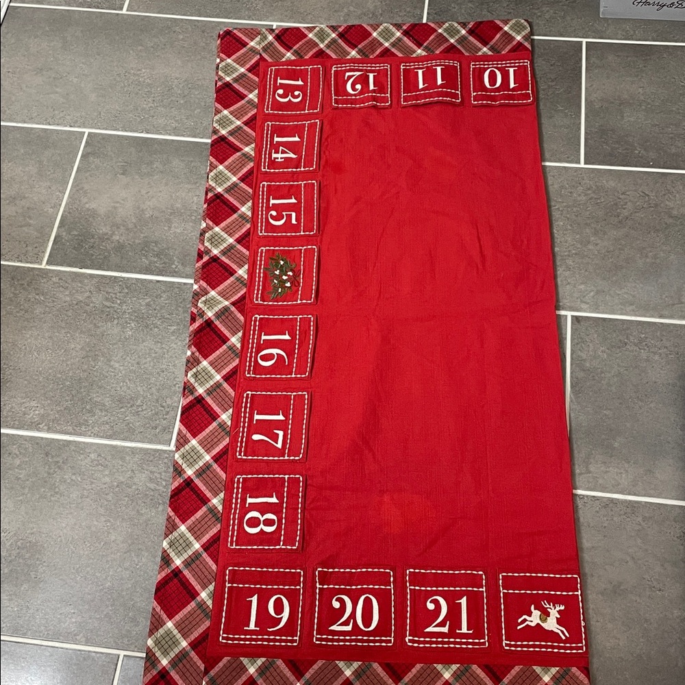 Pottery Barn ADVENT CALENDAR TABLE THROW - Picture 4 of 9